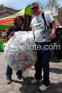 Earth                        Day New York 2014 Student brings in bottles and                        cans  heeltote.com