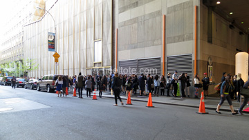 Guests Lined Up Around The Building                           heeltote.com