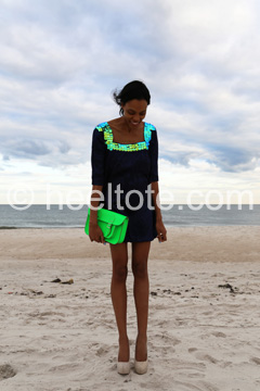 Model                          styled for sand on surface in setting                           heeltote.com