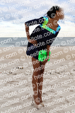 Look 2                      of How to Take Stylish Photos in the Sand                       heeltote.com