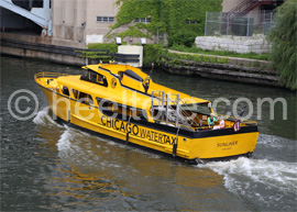 Chicago Water Taxi on The Chicago River  heeltote.com  heeltote.com