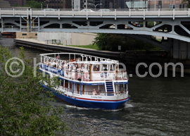 Sight Seeing Ferry on The Chicago River  heeltote.com  heeltote.com