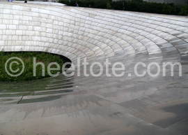 BP Pedestrian Bridge in Millennium Park  heeltote.com  heeltote.com