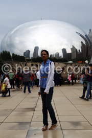 Heeltote.com visits Cloud Gate "The Bean" in Chicago  heeltote.com