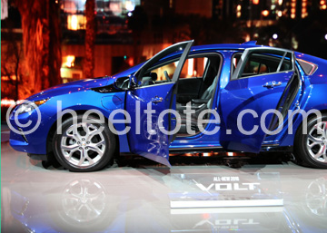 2015 Detroit Auto Show | Chevrolet Volt Electric Vehicle (EV)  heeltote.com
