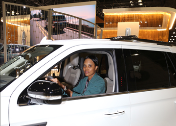 2022 New York International Auto Show at the Jacob Javitz Center | Lincoln.  Navigator.  White  heeltote.com