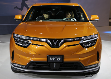 2022 New York International Auto Show at the Jacob Javitz Center | VinFast.  Vf8.  Front View  heeltote.com